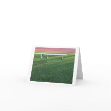 Banco Metalizado vacío en campo deportivo