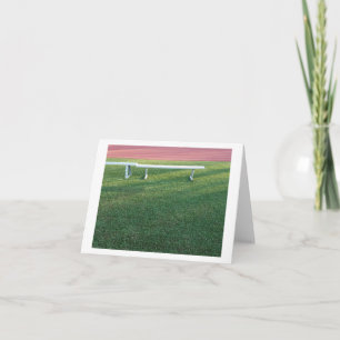 Tarjeta Banco Metalizado vacío en campo deportivo