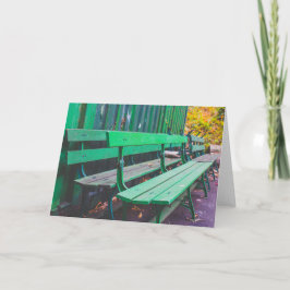 Tarjeta Bancos de parque verdes que esperan