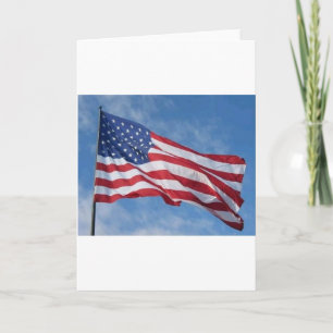 Tarjeta Bandera estadounidense ondeando contra un cielo az