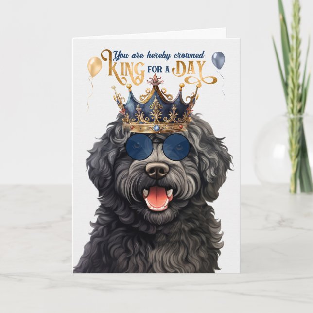 Tarjeta Barbet Dog King por día cumpleaños divertida (Anverso)