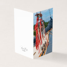 Barco de vela en la cala