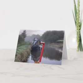 Tarjeta Barcos estrechos en una mañana nublada. En blanco