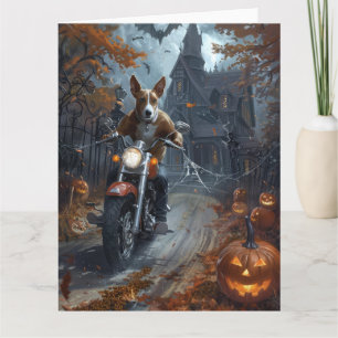 Tarjeta Basenji montando motocicleta Halloween aterrador