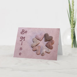 Tarjeta Be Mine Solar-dyed Crocheted Hearts Valentine Card