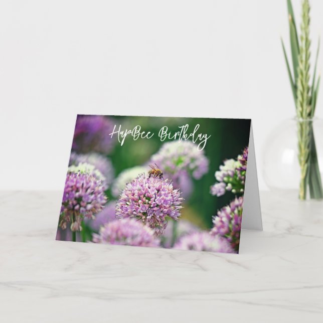 Tarjeta Bee Happy with Purple Allium Flower Birday (Anverso)