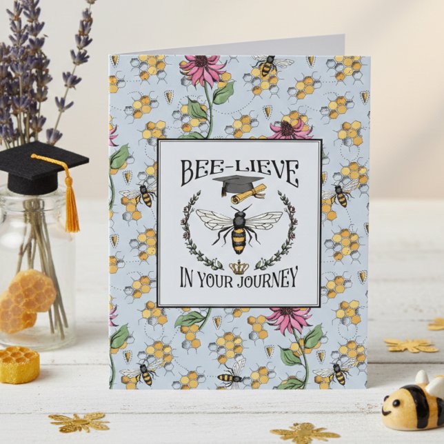 Tarjeta Bee-lieve en tu travesía Reina Bee Graduación (Vintage Bee Graduation Cards. Congratulations on your Graduation, Photo, Elegant Floral Bee Pattern)
