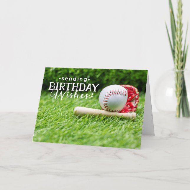 Tarjeta Béisbol con feliz palabra de cumpleaños sobre césp (Anverso)