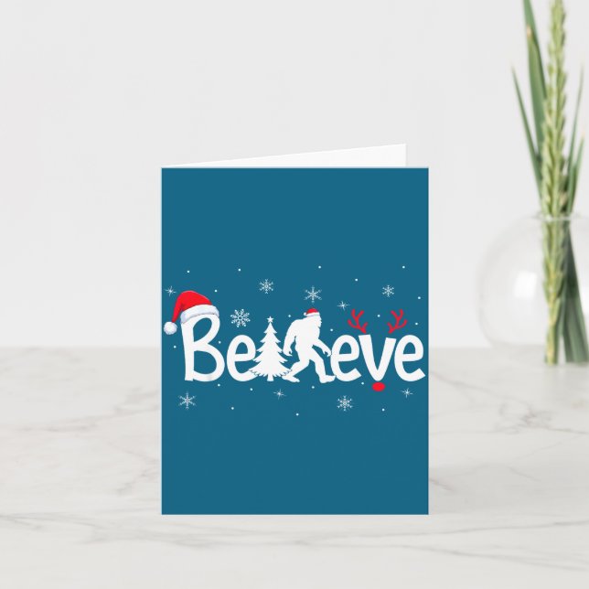 Tarjeta Believe Bigfoot Sasquatch Reindeer Santa Hat Merry (Anverso)