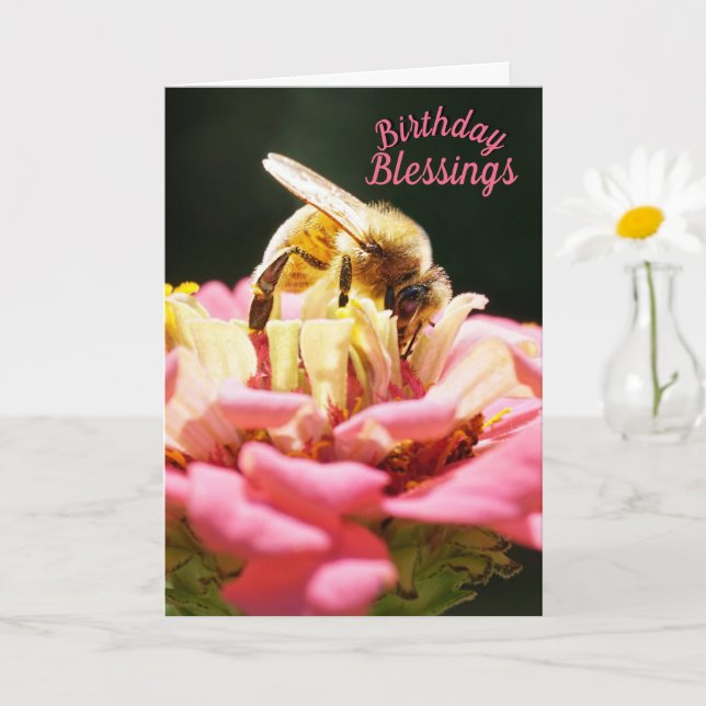 Tarjeta Bendiciones de Cumpleaños Honeybee en Flor de Zinn (Planta pequeña)