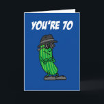 Tarjeta Big Dill 70th Birthday Pickle Pun<br><div class="desc">Tienes 70 años - Es como una tarjeta de cumpleaños 70 de Big Dill. Un juego de palabras divertido para alguien que cumple setenta años.</div>