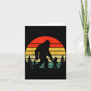 Tarjeta Bigfoot papá e hijo familia coincidente vintage