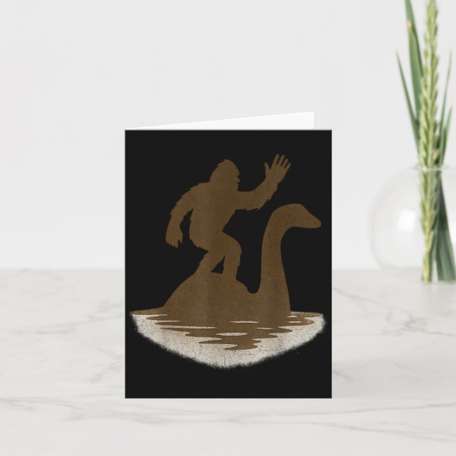 Tarjeta Bigfoot Riding Loch Ness Monster Funny Sasquatch  (Anverso)
