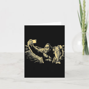 Tarjeta Bigfoot selfie de pesca divertido sasquatch lubina