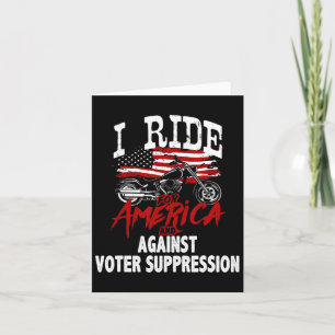 Tarjeta Biker anti Trump se resiste a la supresión de vota