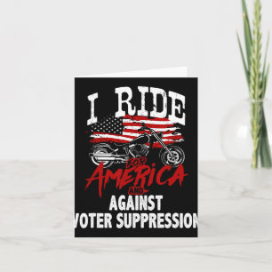 Tarjeta Biker anti Trump se resiste a la supresión de vota