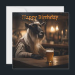 Tarjeta Billy the Kid: Una cabra entra en un bar,<br><div class="desc">En un extraño giro de la realidad, una cabra ataviada se sienta confiadamente en la barra de un bar rústico. Su piel gruesa y sus cuernos espirales le confieren un encanto escarpado, ya que se inclina hacia una copa de cerveza. La iluminación cálida y tenue del bar arroja un resplandor...</div>