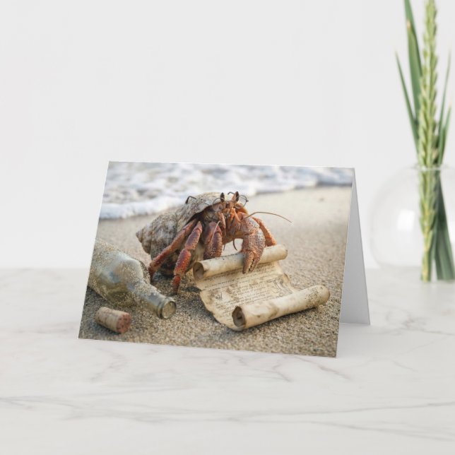 Tarjeta Birthday Hermit Crab Reading a Message on a Beach (Anverso)