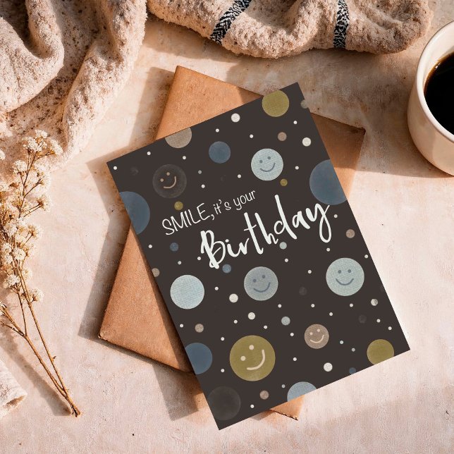 Tarjeta Birthday Smile Brown Modern Dots with Smiley (Subido por el creador)