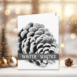 Tarjeta Black White Pine Cone feliz solsticio de invierno