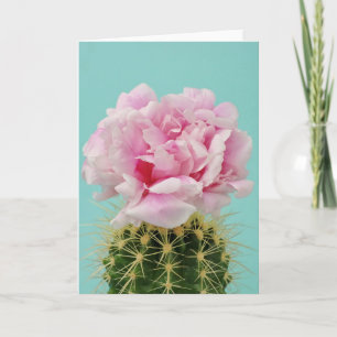 Tarjeta Bloom rosa por encima de Cactus Spiky