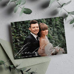 tarjeta boda de agradecimiento única<br><div class="desc">diseño tipográfico de escritura a mano con una hermosa imagen de los recién casados,  la imagen y el texto pueden ser personalizados.</div>