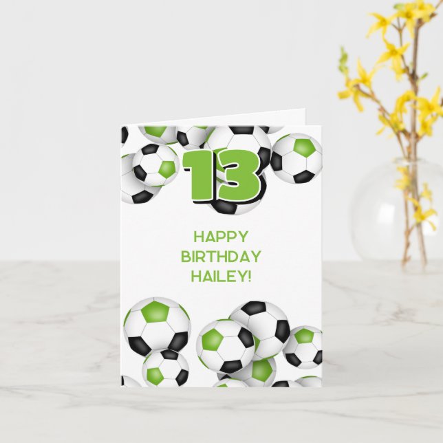 Tarjeta bolas de fútbol verde brillante niños feliz cumple (flor amarilla)