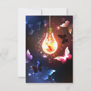 Tarjeta Bombilla brillante con mariposas nocturnas