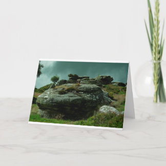 Tarjeta Brimham Rocks y Moody Sky