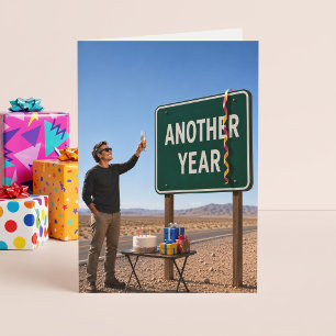Tarjeta Brindemos por Otro Año Cumpleaños Divertido