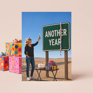 Tarjeta Brindemos por Otro Año Cumpleaños Divertido