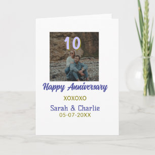 Tarjeta Brindis por 10 años feliz aniversario púrpura dora