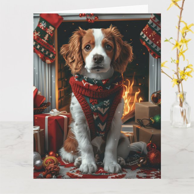 Tarjeta Brittany Spaniel con regalos de Navidad Chimenea  (flor amarilla)