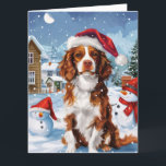 Tarjeta Brittany Spaniel Dog Winter Wonderland Navidades<br><div class="desc">Este diseño festivo capta el alegre espíritu de la temporada navideña, con un adorable cachorro vestido con un sombrero de Santa. El perro está enclavado en un maravilloso país invernal, con un muñeco de nieve, un árbol de Navidad decorado y regalos hermosamente envueltos. Los copos de nieve caen suavemente, añadiendo...</div>