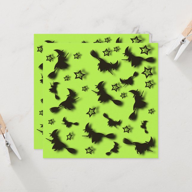 Tarjeta Bruja voladora entre las estrellas en la noche de  (Anverso/Reverso In Situ)