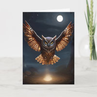 Búho Magnífico Volando de Noche sobre Fondo de Fue