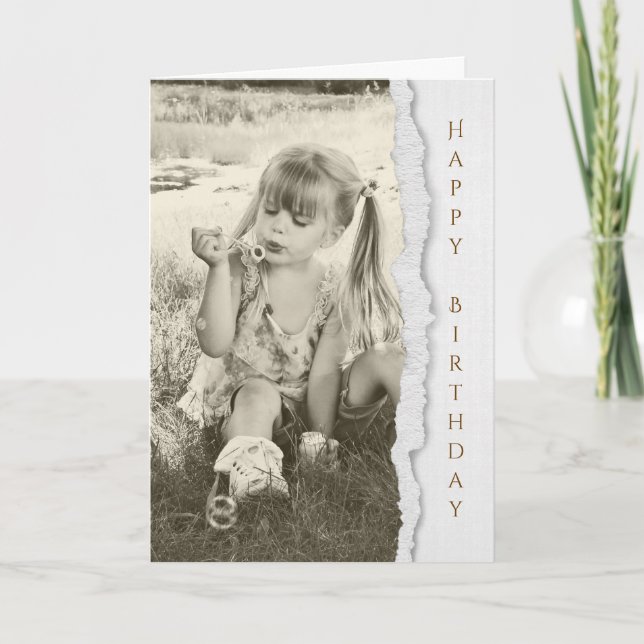 Tarjeta burbujas que soplan de la niña para el cumpleaños (Anverso)