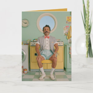 Tarjeta Caballero Retro en una Sala de Lavandería Pastel