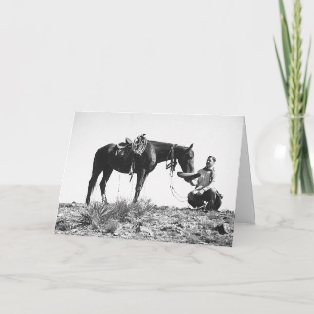 Tarjeta Caballo que come de un sombrero de vaquero (Anverso)