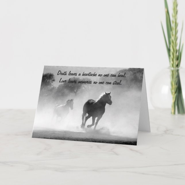 Tarjeta Caballo que galopa de la silueta de la niebla (Anverso)