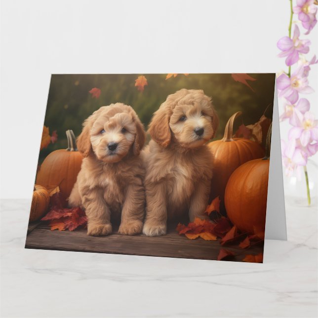 Tarjeta Cachorro Goldendoodle Delicia de Otoño Calabaza  (Orquídea)