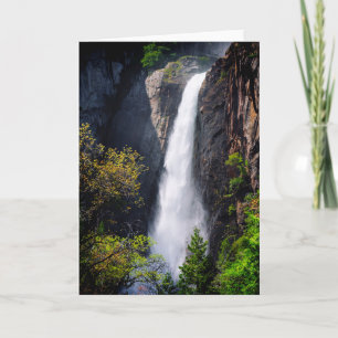 Tarjeta Cae en cascada el bajo Yosemite