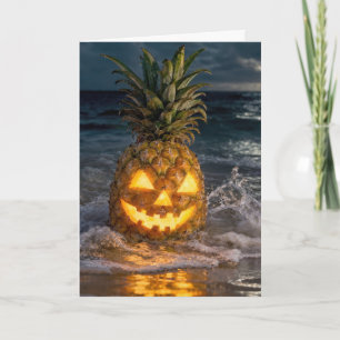 Tarjeta Calabaza de Halloween de piña en la ola del océano