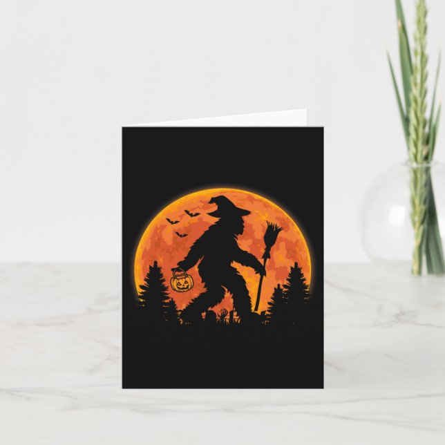 Tarjeta Calabaza de pie grande Halloween Vestido Sasquatch (Anverso)
