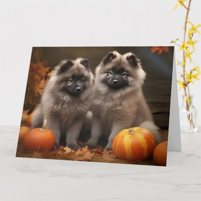 Tarjeta Calabaza deslumbrante de Keeshond Puppy Autumn (flor amarilla)