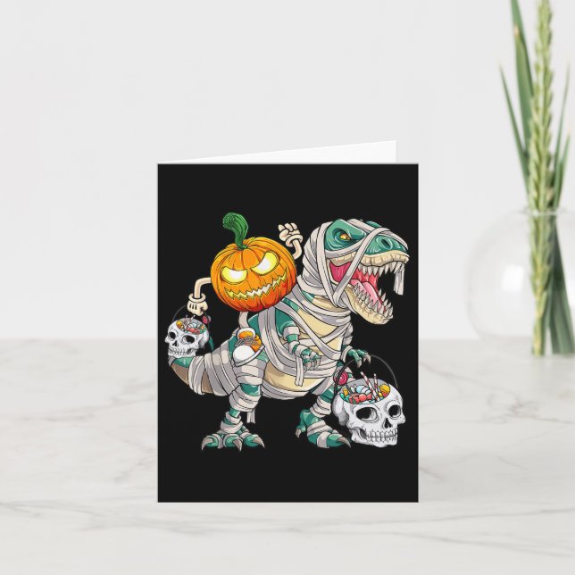 Tarjeta Calabaza montando momia dinosaurio T rex Halloween (Anverso)