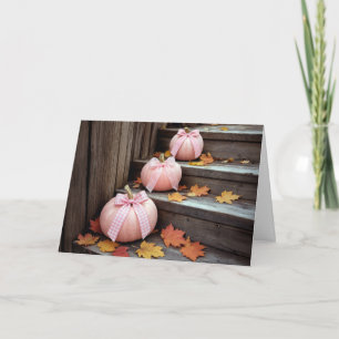 Tarjeta Calabazas de otoño rosadas de cumpleaños y hojas d