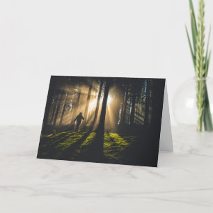 Tarjeta caminar por el bosque