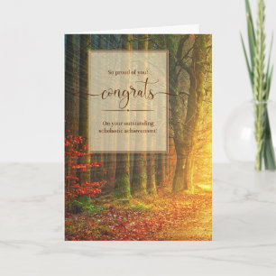 Tarjeta Camino de logro académico en un bosque iluminado p