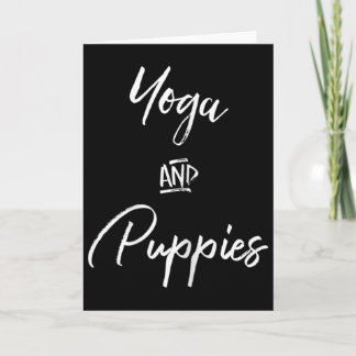 Tarjeta Camiseta de Yoga y Cachorros, namastay en Casa Con